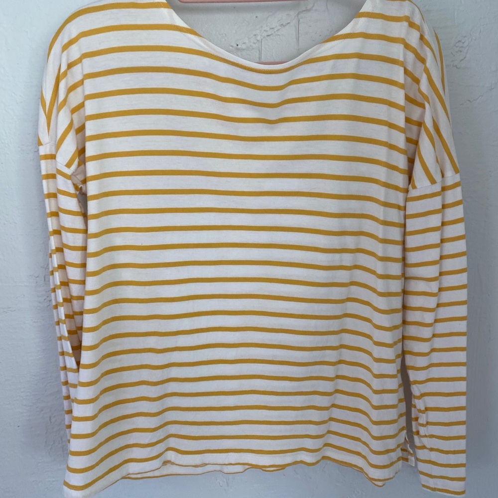 Long sleeve cotton top.